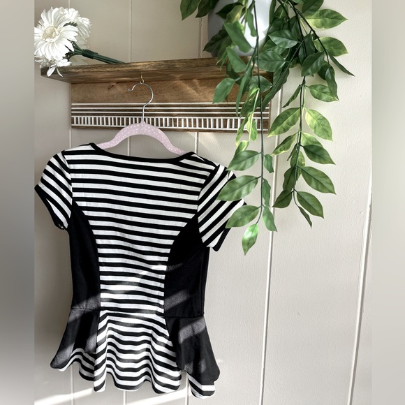 Black and white striped blouse - Picture 4 of 11